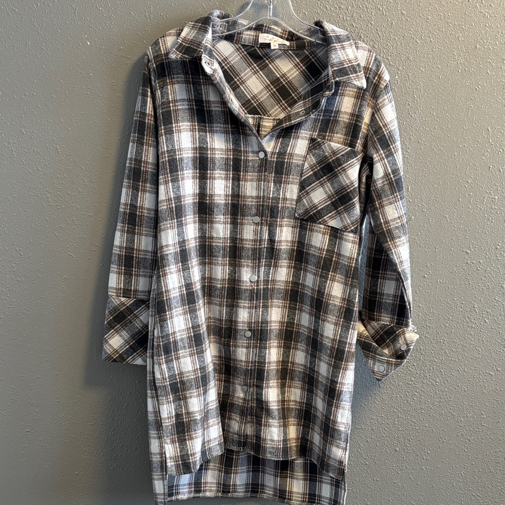 Casual Plaid Button Down Shirt - Black and White